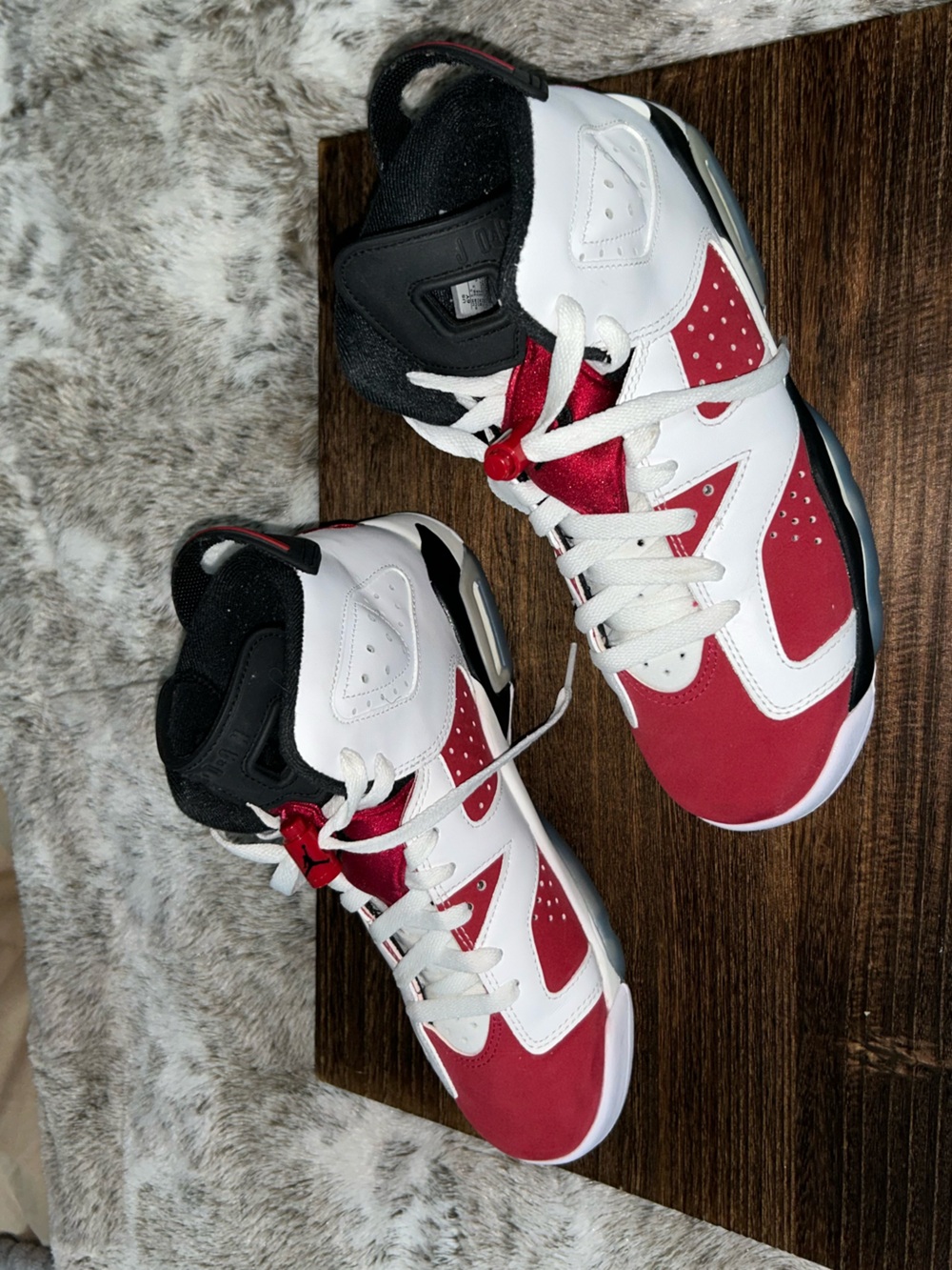 Nike Air Jordan 6 Retro GS "Carmine" sneakers - Size 6Y (7.5 Wmns)
